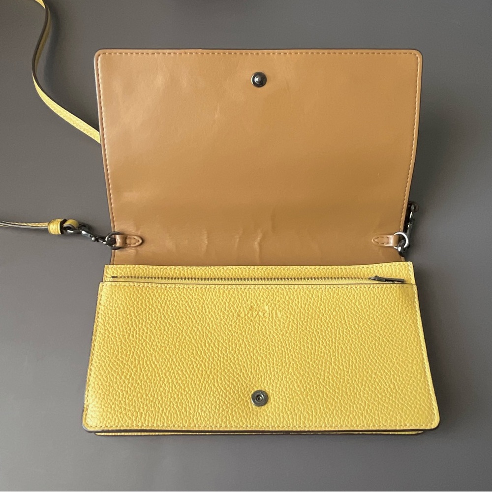Coach Yellow Leather Hayden Foldover Crossbody
Clutch bag Prairie Rivets 30428 - Picture 6 of 12
